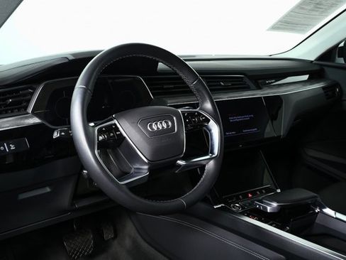 Used 2024 Audi Q8 e-tron Premium Plus image 4