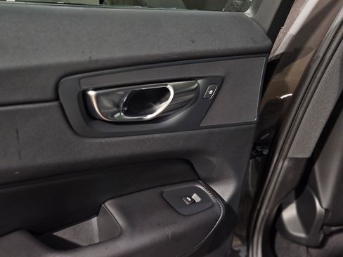 Used 2024 Volvo XC60 B5 Plus image 32