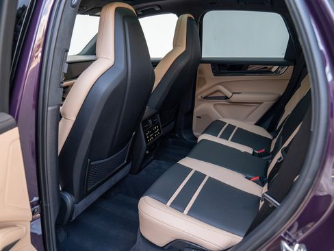 Certified 2025 Porsche Cayenne GTS AWD/4WD image 24