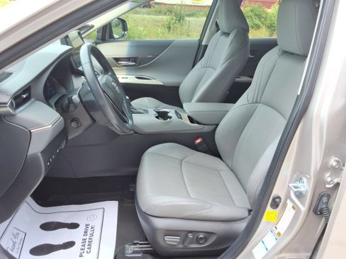 Used 2021 Toyota Venza Limited w/ Advanced Technology Package AWD/4WD image 28