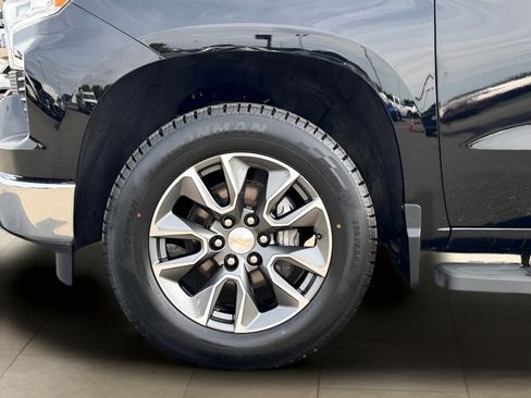 Used 2024 Chevrolet Silverado 1500 LT AWD/4WD image 38