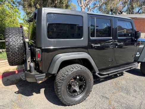 Used 2012 Jeep Wrangler Unlimited Rubicon w/ Connectivity Group AWD/4WD image 27