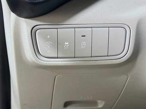 Certified 2025 Kia Soul LX FWD image 10