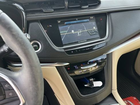 Used 2018 Cadillac XT5 Luxury w/ Driver Awareness Package image 15