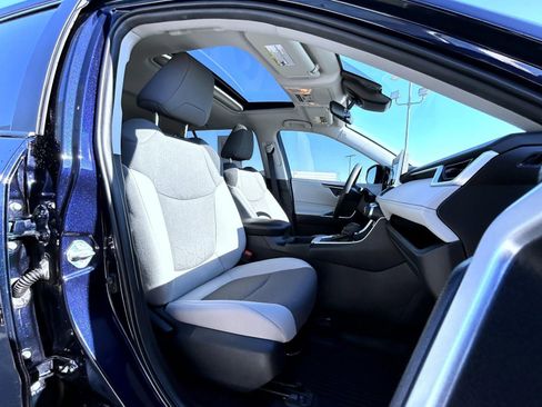 Used 2020 Toyota RAV4 XLE image 15