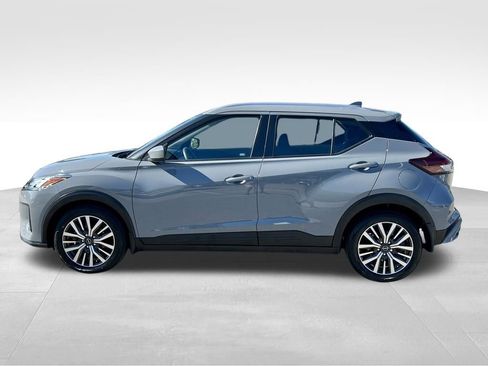 Used 2022 Nissan Kicks SV FWD image 9