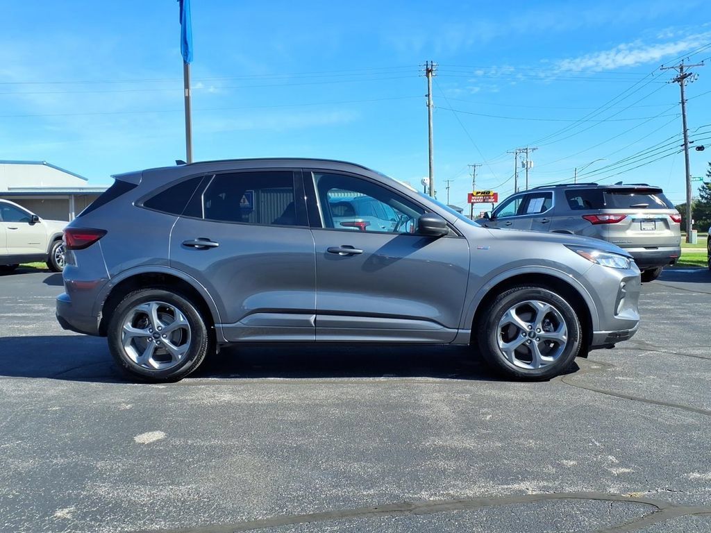 Used 2023 Ford Escape ST-Line w/ Tech Pack #1 AWD/4WD image 7