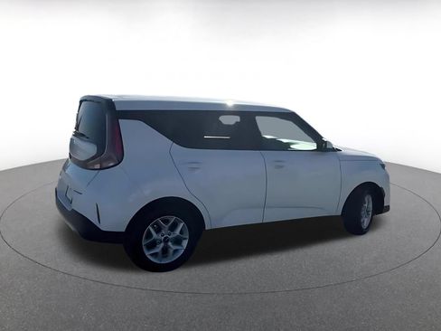 Used 2025 Kia Soul LX w/ LX Technology Package FWD image 9