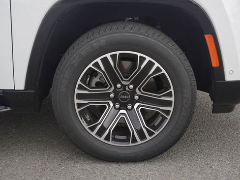 New 2026 Jeep Grand Wagoneer 4WD image 10