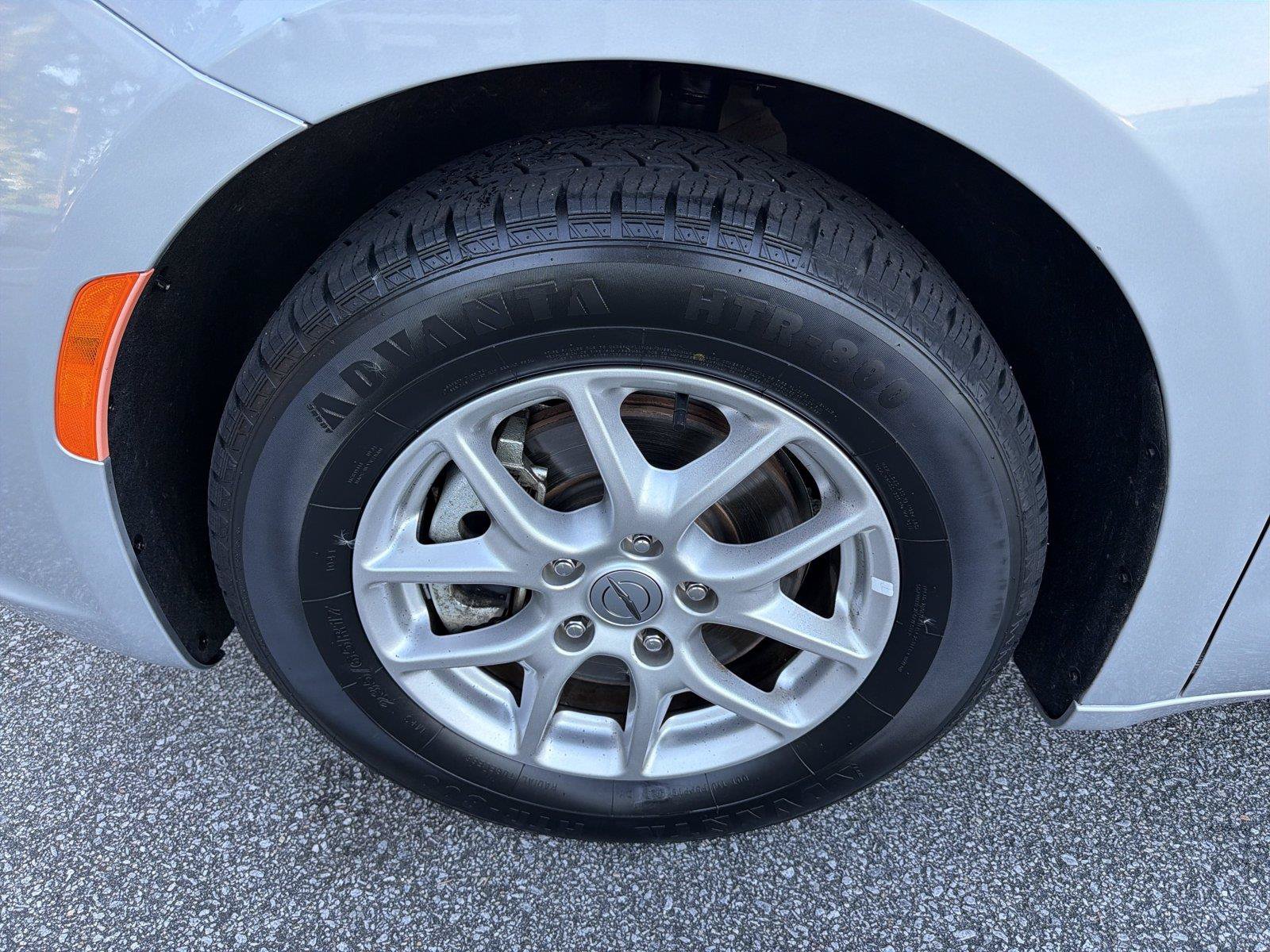 Used 2024 Chrysler Pacifica Touring-L FWD image 10
