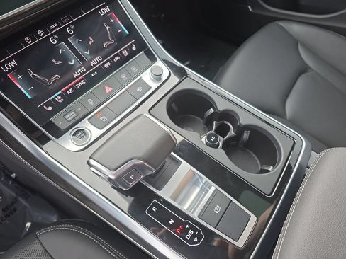 Used 2025 Audi Q8 Premium Plus w/ Premium Plus Package AWD/4WD image 25