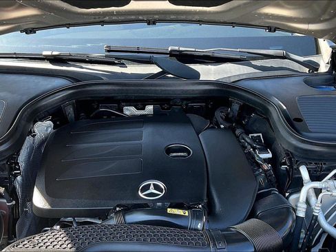 Used 2021 Mercedes-Benz GLC 300 4MATIC image 32