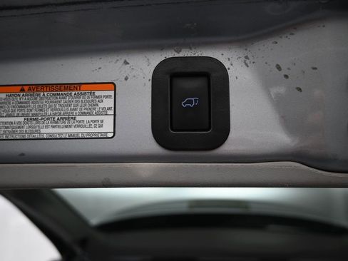 Used 2015 Toyota Sienna XLE image 16