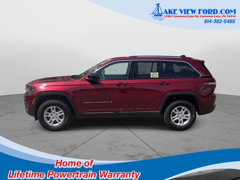 Used 2023 Jeep Grand Cherokee Laredo image 2