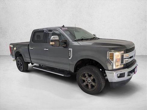 Used 2019 Ford F250 XLT w/ XLT Premium Package image 3