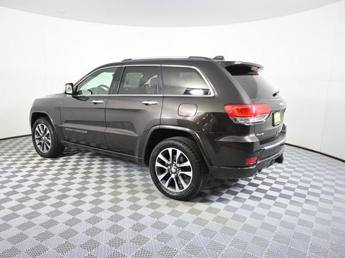 Used 2017 Jeep Grand Cherokee Overland image 4