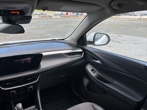 Used 2025 Buick Encore GX Preferred FWD image 31