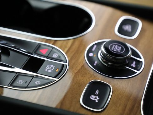 New 2025 Bentley Bentayga image 34