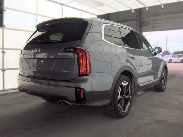 Used 2025 Kia Telluride S FWD image 4