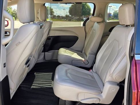 Used 2017 Chrysler Pacifica Touring-L Plus w/ Advanced Safetytec Group FWD image 6