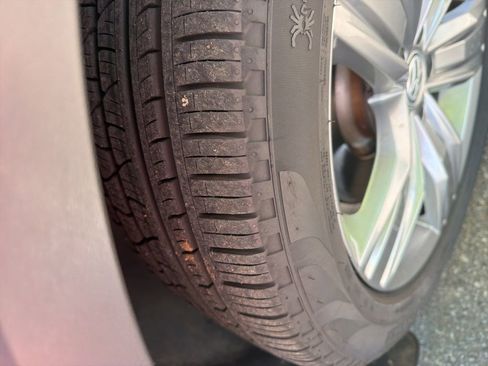 Used 2019 Volkswagen Tiguan SEL Premium image 8