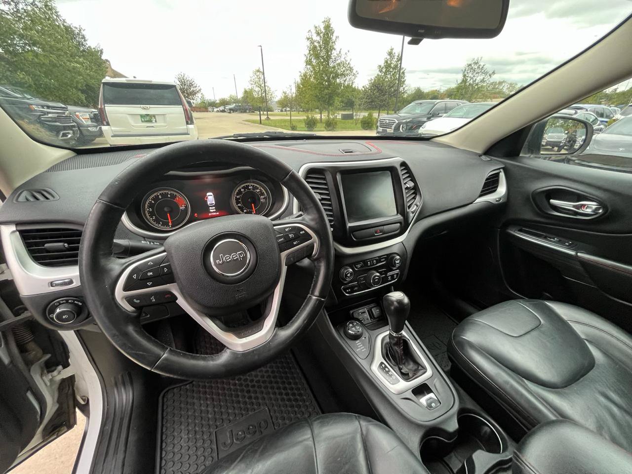 Used 2016 Jeep Cherokee Trailhawk w/ Leather Interior Group AWD/4WD image 10
