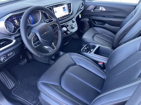 New 2026 Chrysler Pacifica Select image 14