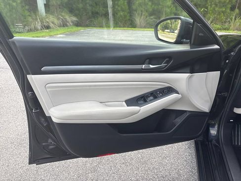 Used 2019 Nissan Altima 2.5 SL FWD image 3