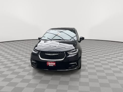 Used 2025 Chrysler Pacifica Select FWD image 34