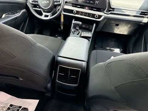 Used 2025 Kia Sportage LX FWD image 21