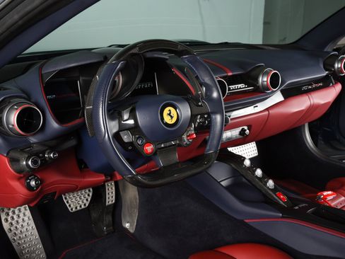 Used 2020 Ferrari 812 Superfast RWD image 31