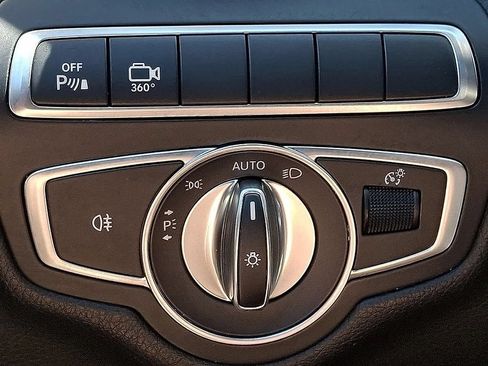 Used 2018 Mercedes-Benz GLC 300 4MATIC image 24