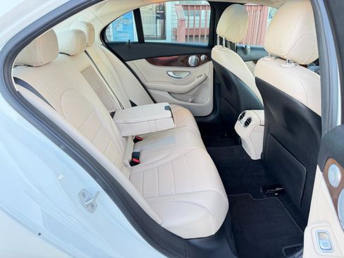 Used 2016 Mercedes-Benz C 300 4dr Sdn C 300 4MATIC image 34