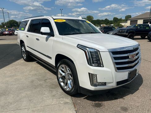 Used 2016 Cadillac Escalade ESV Premium AWD/4WD image 3