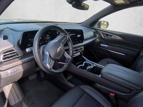 Used 2026 Chevrolet Traverse LT FWD image 9