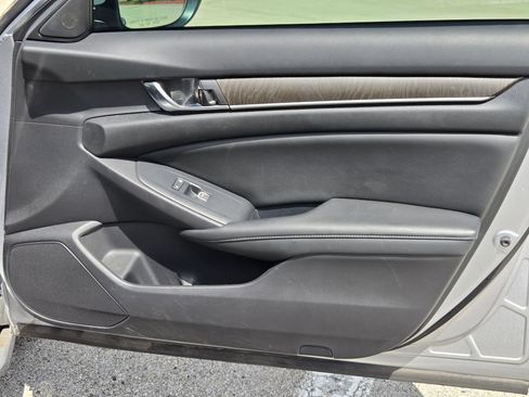 Used 2019 Honda Accord EX image 24