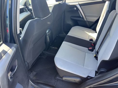 Used 2018 Toyota RAV4 XLE AWD/4WD image 32