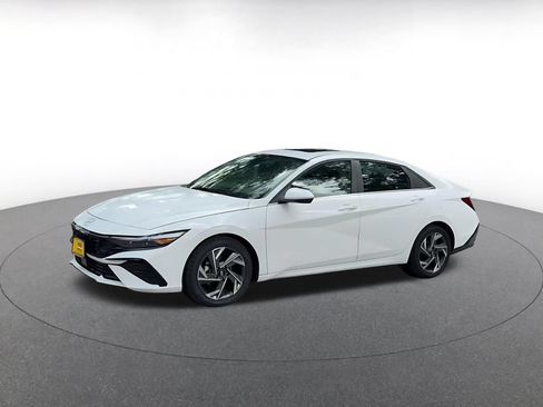 Used 2025 Hyundai Elantra SEL FWD image 8