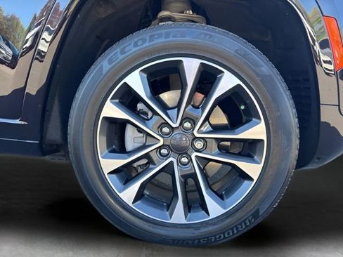 Used 2022 Jeep Grand Cherokee Overland AWD/4WD image 39