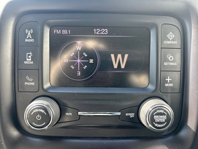 Used 2018 Jeep Compass Latitude FWD image 25