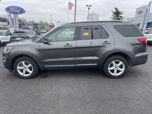 Used 2017 Ford Explorer XLT image 6