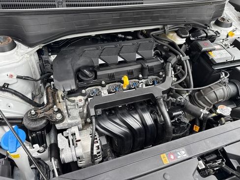 Used 2024 Hyundai Venue SEL FWD image 29
