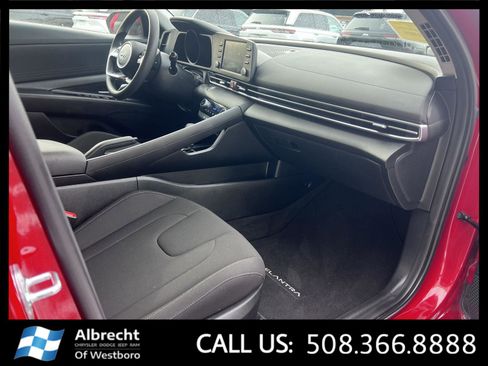 Used 2023 Hyundai Elantra SEL image 19