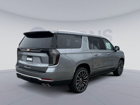 New 2026 Chevrolet Suburban High Country AWD/4WD image 7