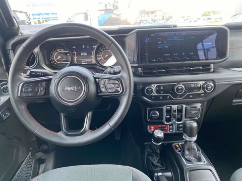 Used 2025 Jeep Wrangler Unlimited Rubicon AWD/4WD image 12