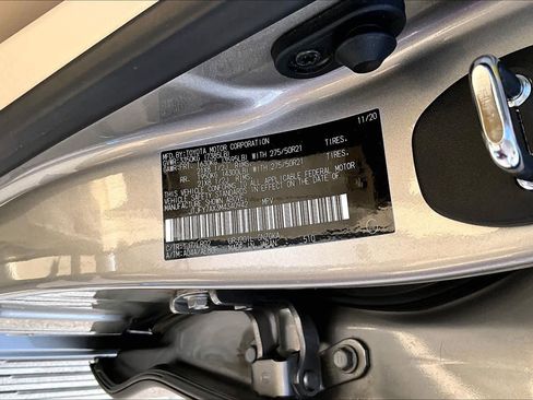 Used 2021 Lexus LX 570 4WD w/ Luxury Package image 40