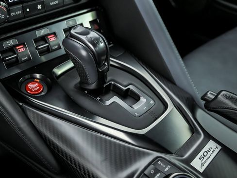 Used 2020 Nissan GT-R Premium AWD/4WD image 37