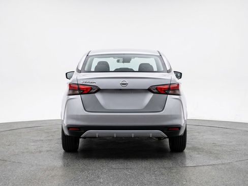 Used 2025 Nissan Versa SV image 6