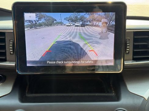 Used 2020 Ford Explorer XLT w/ Equipment Group 202A AWD/4WD image 14