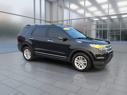 Used 2014 Ford Explorer XLT AWD/4WD image 2
